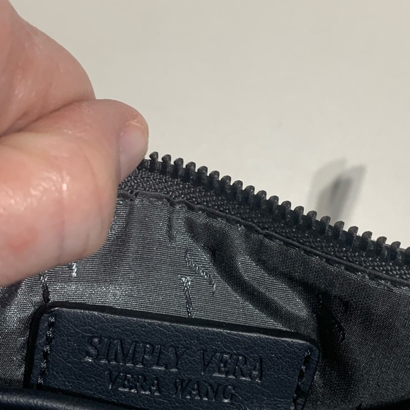 SIMPLY VERA VERA WANG ZIPPER BAG - Picture 3 of 3